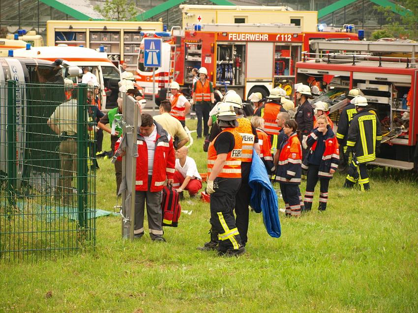 Schwerer Unfall mit Reisebus Lohmar Donrather Dreieck P216.JPG